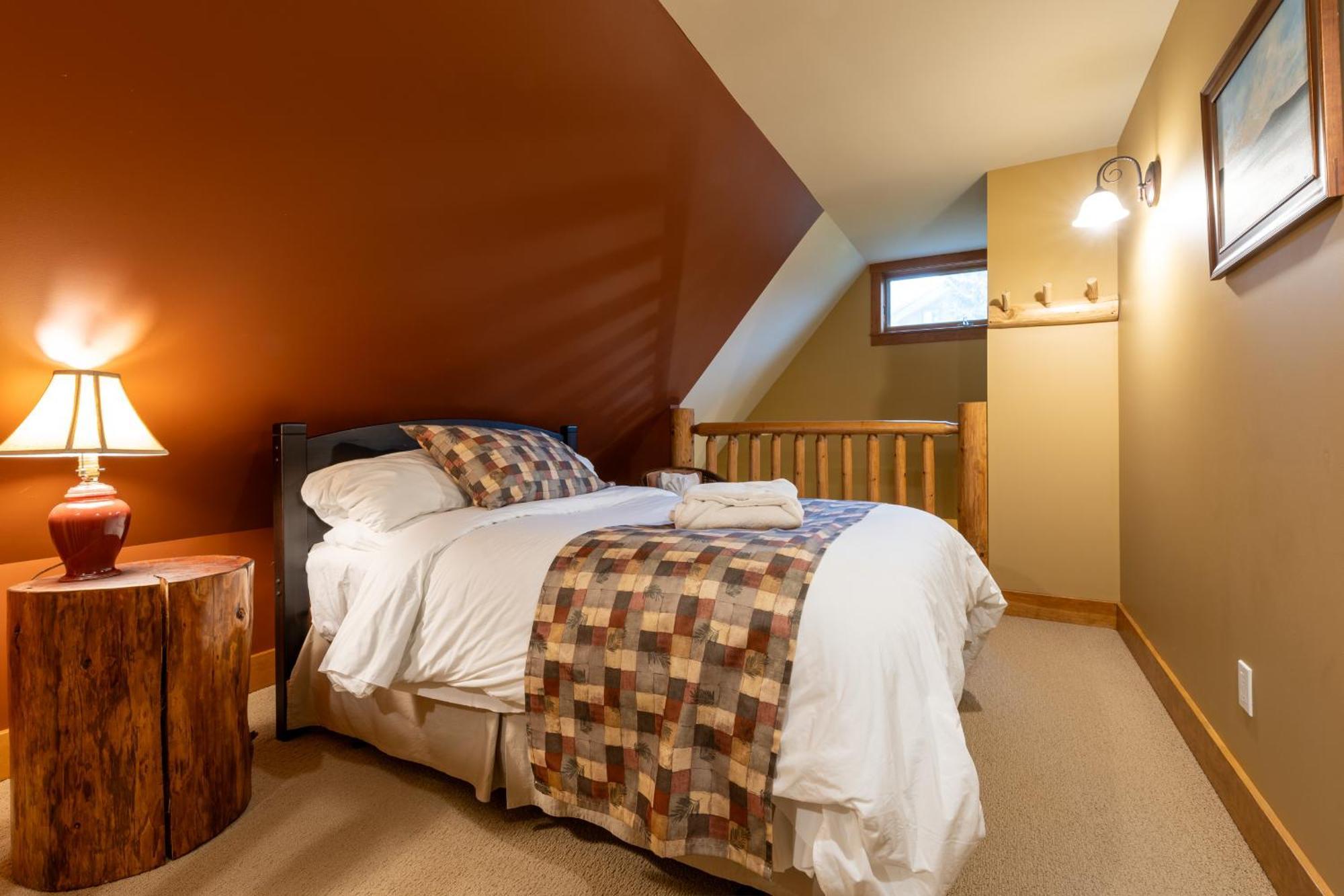 غولدن Vagabond Lodge At Kicking Horse المظهر الخارجي الصورة