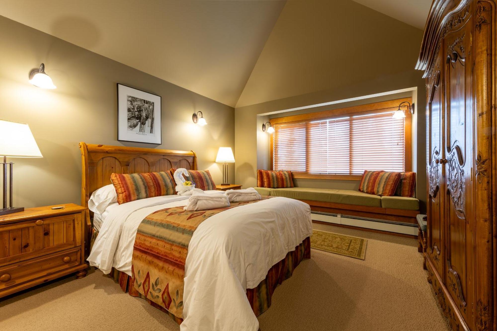 غولدن Vagabond Lodge At Kicking Horse المظهر الخارجي الصورة