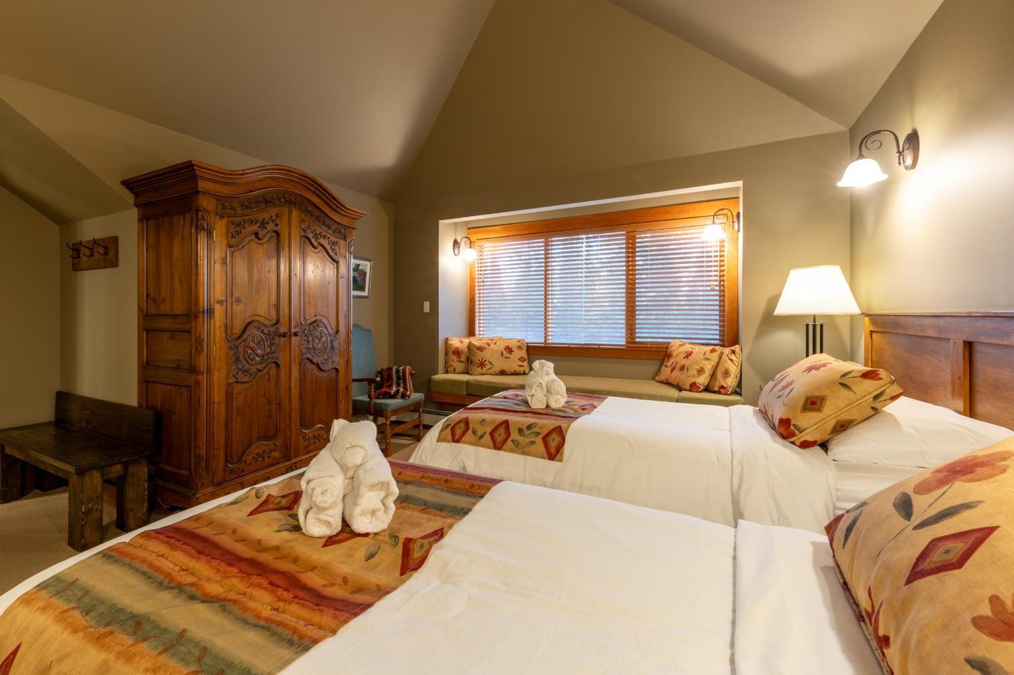 غولدن Vagabond Lodge At Kicking Horse المظهر الخارجي الصورة