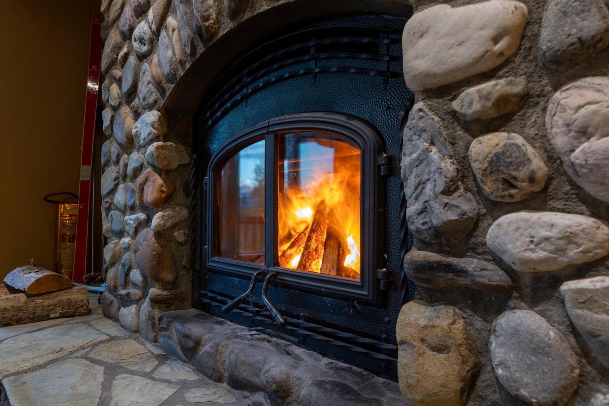 غولدن Vagabond Lodge At Kicking Horse المظهر الخارجي الصورة