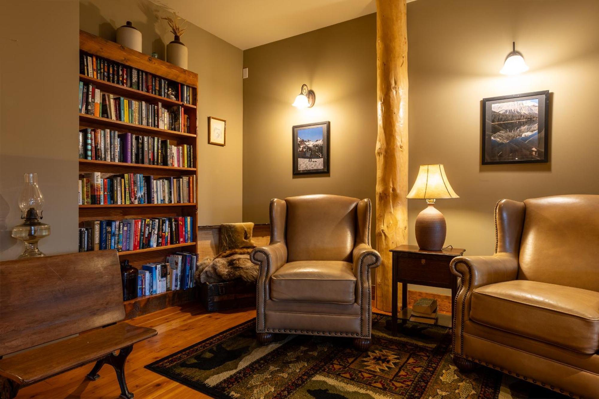 غولدن Vagabond Lodge At Kicking Horse المظهر الخارجي الصورة
