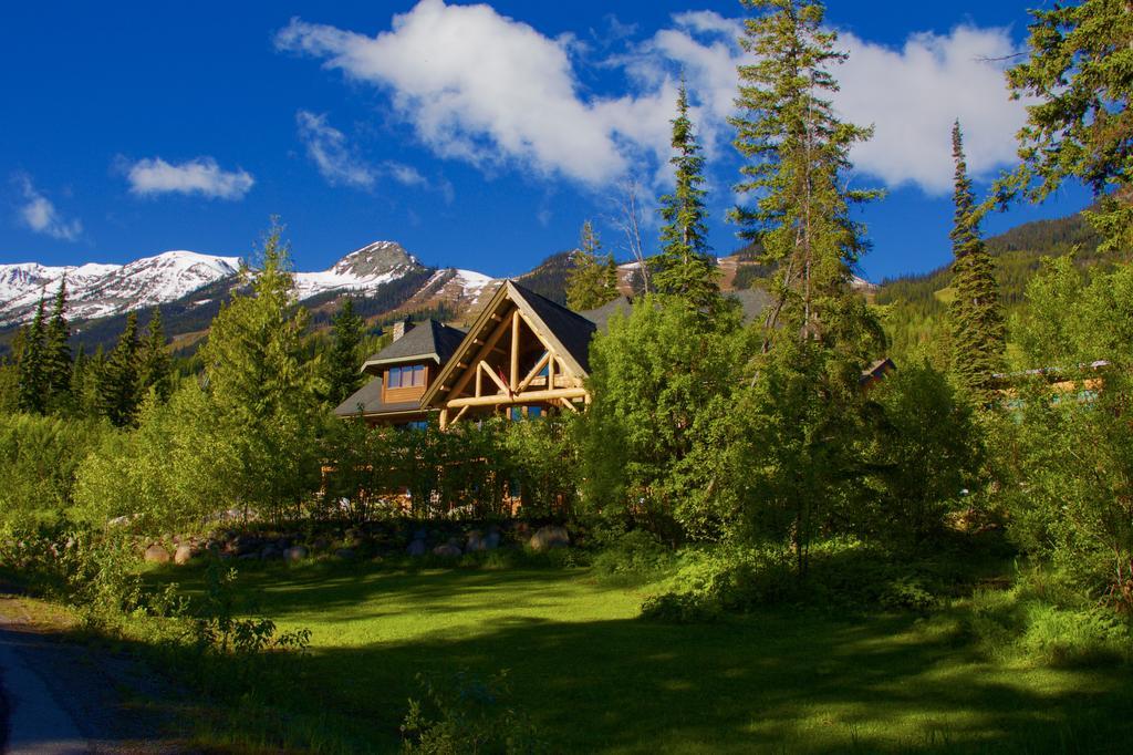 غولدن Vagabond Lodge At Kicking Horse المظهر الخارجي الصورة