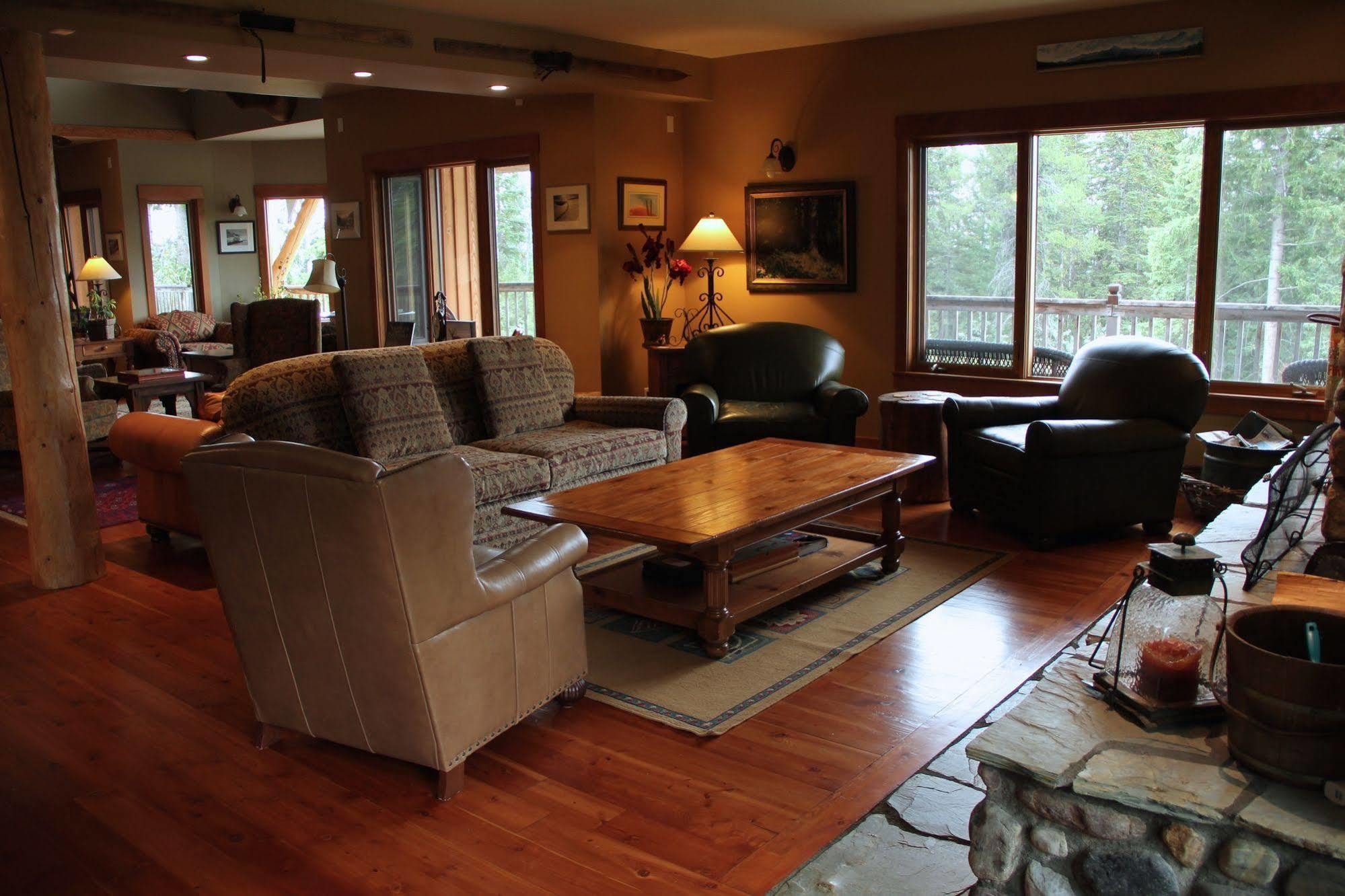 غولدن Vagabond Lodge At Kicking Horse المظهر الخارجي الصورة