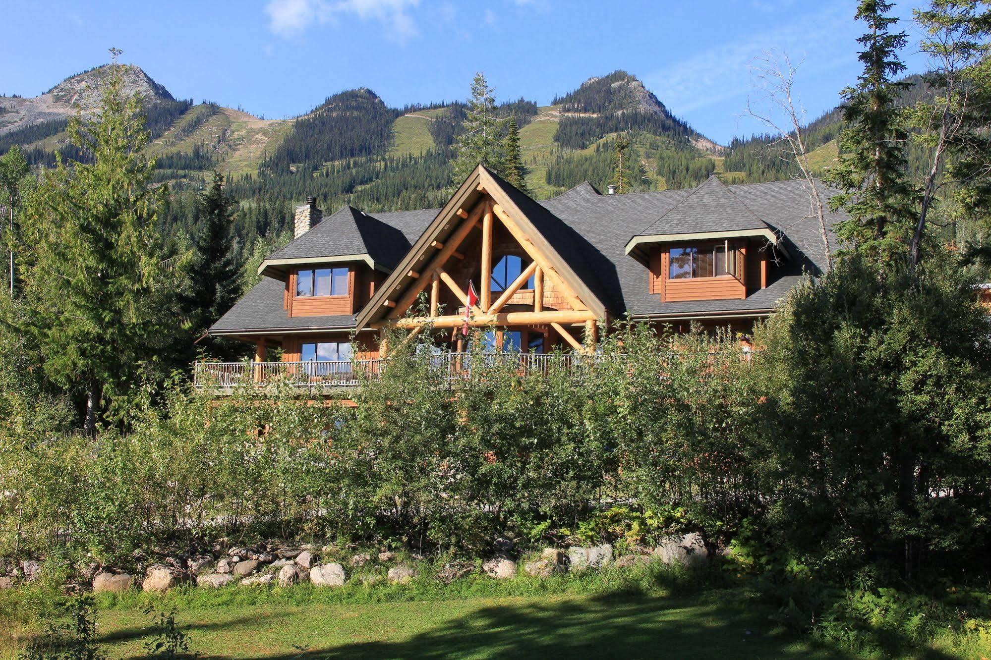 غولدن Vagabond Lodge At Kicking Horse المظهر الخارجي الصورة
